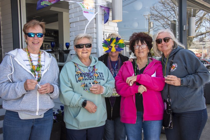 Ladies on the crawl include (l-r) Stephanie Wingert, Carla Avery, Lorrie Thier, Cara Avery and Mary Regraves.